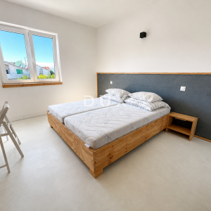 DALMACIJA, VODICE – Privatni mini resort s 4 apartmana i bazenom, 300 m od centra