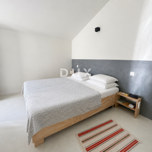 DALMACIJA, VODICE – Privatni mini resort s 4 apartmana i bazenom, 300 m od centra
