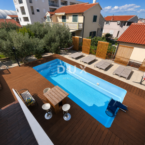 DALMACIJA, VODICE – Privatni mini resort s 4 apartmana i bazenom, 300 m od centra