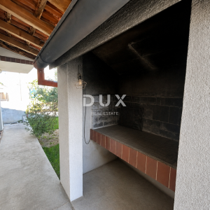 DALMACIJA, VODICE – Privatni mini resort s 4 apartmana i bazenom, 300 m od centra