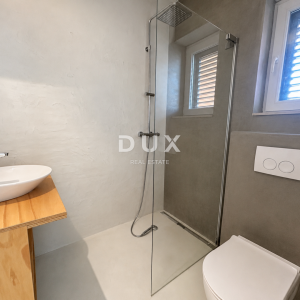 DALMACIJA, VODICE – Privatni mini resort s 4 apartmana i bazenom, 300 m od centra