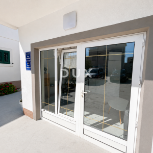 DALMACIJA, VODICE – Privatni mini resort s 4 apartmana i bazenom, 300 m od centra