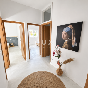 DALMACIJA, VODICE – Privatni mini resort s 4 apartmana i bazenom, 300 m od centra