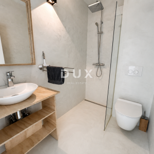 DALMACIJA, VODICE – Privatni mini resort s 4 apartmana i bazenom, 300 m od centra