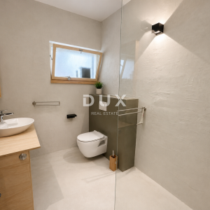 DALMACIJA, VODICE – Privatni mini resort s 4 apartmana i bazenom, 300 m od centra