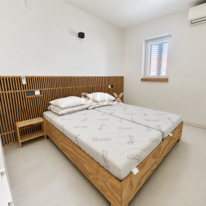 DALMACIJA, VODICE – Privatni mini resort s 4 apartmana i bazenom, 300 m od centra