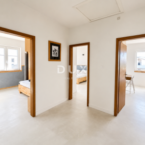 DALMACIJA, VODICE – Privatni mini resort s 4 apartmana i bazenom, 300 m od centra