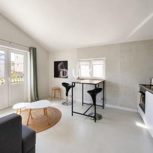 DALMACIJA, VODICE – Privatni mini resort s 4 apartmana i bazenom, 300 m od centra