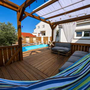 DALMACIJA, VODICE – Privatni mini resort s 4 apartmana i bazenom, 300 m od centra