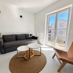 DALMACIJA, VODICE – Privatni mini resort s 4 apartmana i bazenom, 300 m od centra