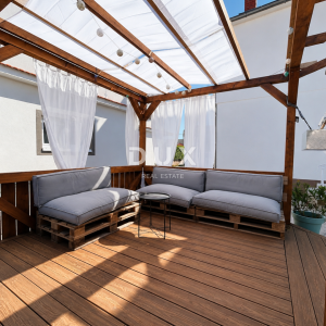 DALMACIJA, VODICE – Privatni mini resort s 4 apartmana i bazenom, 300 m od centra
