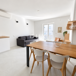 DALMACIJA, VODICE – Privatni mini resort s 4 apartmana i bazenom, 300 m od centra