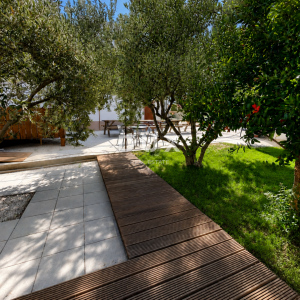 DALMACIJA, VODICE – Privatni mini resort s 4 apartmana i bazenom, 300 m od centra