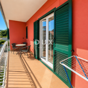 DALMACIJA, VODICE – Privatni mini resort s 4 apartmana i bazenom, 300 m od centra