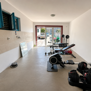 DALMACIJA, VODICE – Privatni mini resort s 4 apartmana i bazenom, 300 m od centra