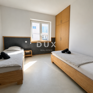 DALMACIJA, VODICE – Privatni mini resort s 4 apartmana i bazenom, 300 m od centra