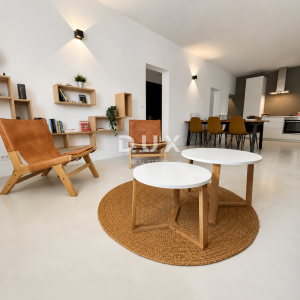 DALMACIJA, VODICE – Privatni mini resort s 4 apartmana i bazenom, 300 m od centra