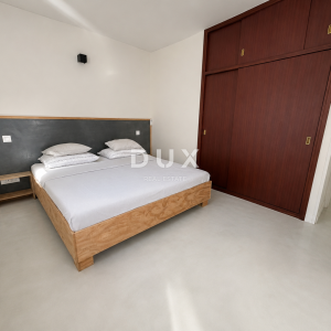 DALMACIJA, VODICE – Privatni mini resort s 4 apartmana i bazenom, 300 m od centra