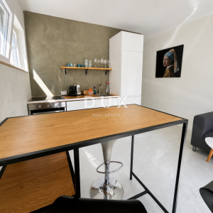 DALMACIJA, VODICE – Privatni mini resort s 4 apartmana i bazenom, 300 m od centra