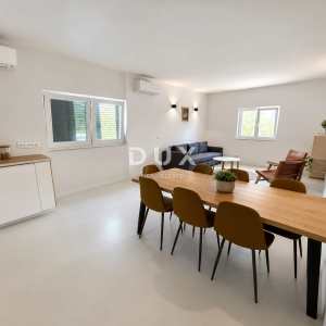 DALMACIJA, VODICE – Privatni mini resort s 4 apartmana i bazenom, 300 m od centra