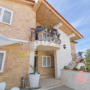 DALMACIJA, VODICE - Villa "Bougainvillea" u srcu grada