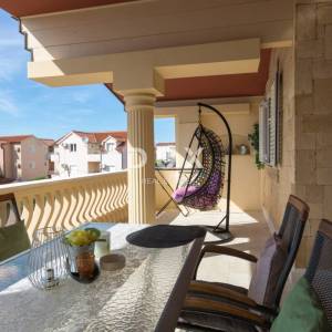 DALMACIJA, VODICE - Villa "Bougainvillea" u srcu grada
