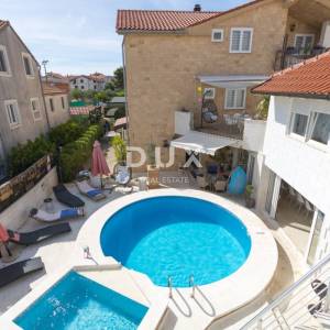 DALMACIJA, VODICE - Villa "Bougainvillea" u srcu grada