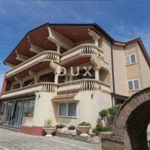 DALMACIJA, VODICE - Villa "Bougainvillea" u srcu grada