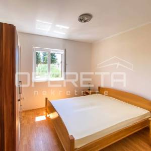 Drage – kuća s 3 stana, 500 m od mora i plaže