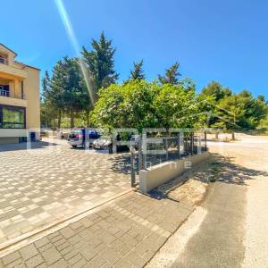 Drage – kuća s 3 stana, 500 m od mora i plaže