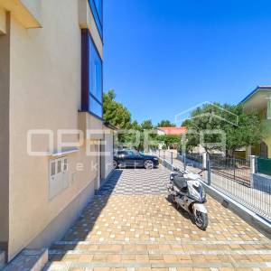 Drage – kuća s 3 stana, 500 m od mora i plaže