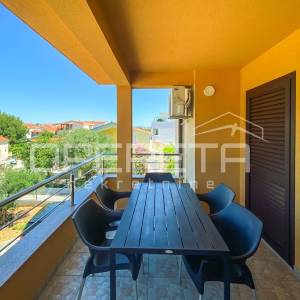 Drage – kuća s 3 stana, 500 m od mora i plaže