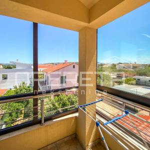 Drage – kuća s 3 stana, 500 m od mora i plaže