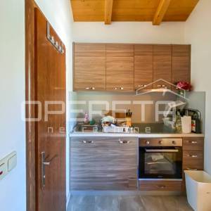 Drage – kuća s 3 stana, 500 m od mora i plaže