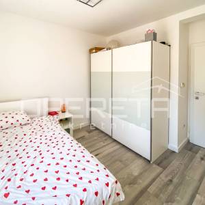 Drage – kuća s 3 stana, 500 m od mora i plaže