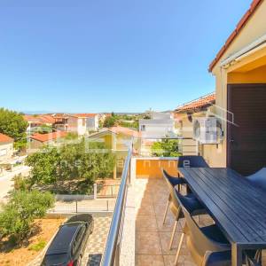 Drage – kuća s 3 stana, 500 m od mora i plaže