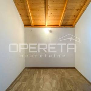 Drage – kuća s 3 stana, 500 m od mora i plaže