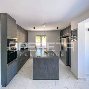 Drage – kuća s 3 stana, 500 m od mora i plaže