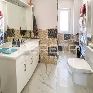 Drage – kuća s 3 stana, 500 m od mora i plaže