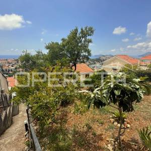 Dubrovnik: kuća s pogledom na more i parcelom od 2.042 m2