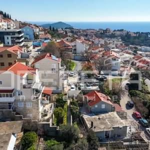 Dubrovnik: kuća s pogledom na more i parcelom od 2.042 m2