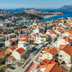 Dubrovnik: kuća s pogledom na more i parcelom od 2.042 m2