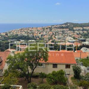 Dubrovnik: kuća s pogledom na more i parcelom od 2.042 m2