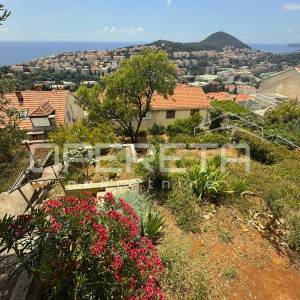 Dubrovnik: kuća s pogledom na more i parcelom od 2.042 m2