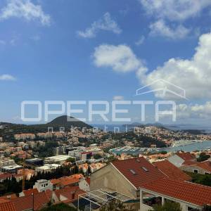 Dubrovnik: kuća s pogledom na more i parcelom od 2.042 m2