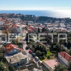 Dubrovnik: kuća s pogledom na more i parcelom od 2.042 m2