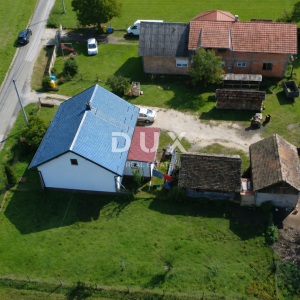 DUGO SELO - Imanje s potencijalom – kuća, gospodarski objekti i velika okućnica
