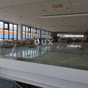 DUGOPOLJE - Reprezentativni poslovno-proizvodni centar 3.559 m² + 2.876 m² manipulativnog prostora, TOP LOKACIJA!