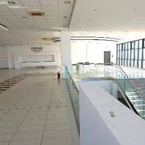 DUGOPOLJE - Reprezentativni poslovno-proizvodni centar 3.559 m² + 2.876 m² manipulativnog prostora, TOP LOKACIJA!