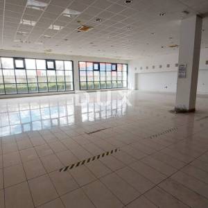 DUGOPOLJE - Reprezentativni poslovno-proizvodni centar 3.559 m² + 2.876 m² manipulativnog prostora, TOP LOKACIJA!
